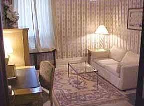 Clarion Inn & Suites Μπελβίλ Εξωτερικό φωτογραφία